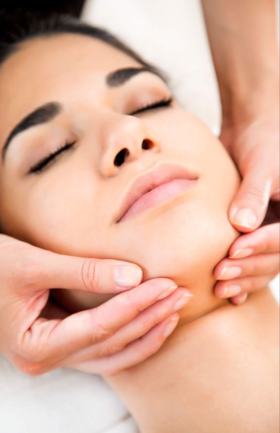 Drainage lymphatique visage par Amélia Lemire