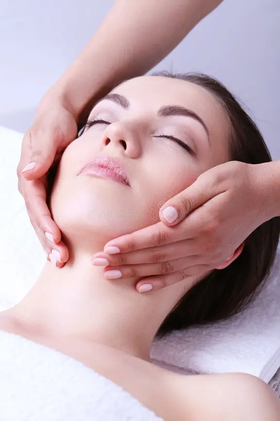 Drainage lymphatique visage liftant – Amélia Lemire Naturopathe