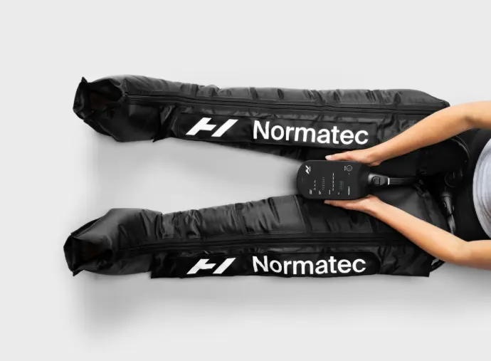 Pressothérapie Normatec lors d'une intervention en entreprise